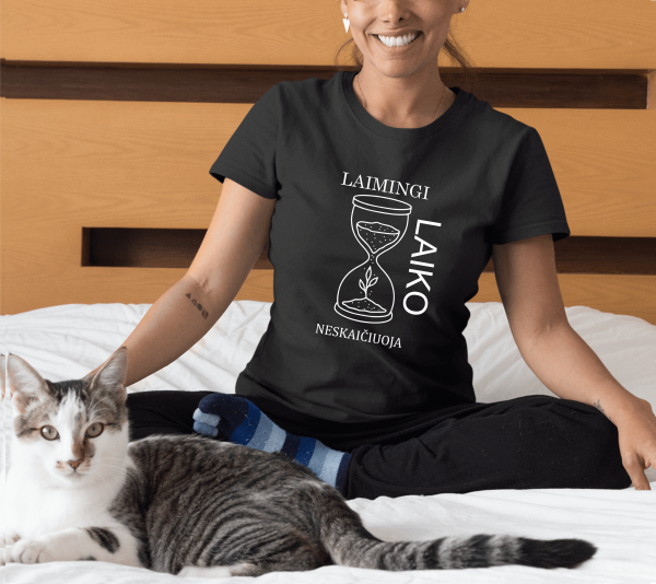 Moteriški marškinėliai "Laimingi laiko neskaičiuoja"