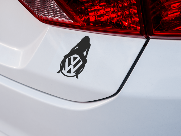 Automobilio lipdukas “Volkswagen su mergina”